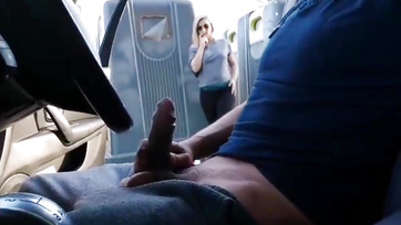 Neznámá holka přišla a masturbovala mi vztyčený penis Thumb