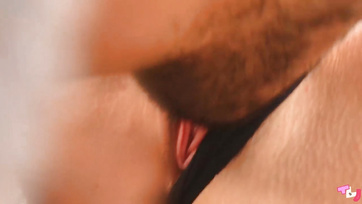 Hubená berlínská dívka dostala chuť na sex v lese Thumb