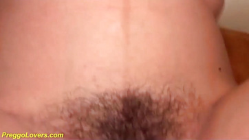 Těhotná maďarská dívka prosí svého nevlastního bratra, aby jí ošukal kundičku Thumb
