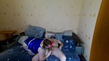 Baculatá zralá manželka si ráda dlouho hraje se vztyčeným penisem Thumb