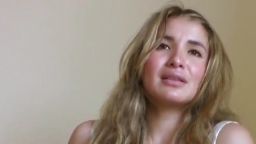 Mladá latinskoamerická holka zvedená a ošukaná chtivým starším chlapem Thumb