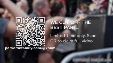 Žhavé rockerky se na festivalu tak vzrušily, že začaly šoustat s cizími lidmi Thumb