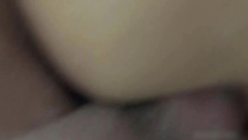 Hladové milfky v domácnosti se skláněly a čekaly, až je dva chlapi s velkými penisy ošukají do zadku Thumb