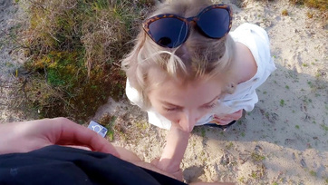 Moje milovaná žena mi kouří penis kdykoli a kdekoli, polyká mi sperma Thumb