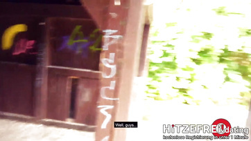 Mohl ošukat kundičku žhavé německé milfky na autobusové zastávce na prvním rande Thumb