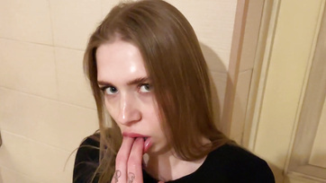 Šoukal jsem se na záchodě v posilovně rychlovkou s blondýnkou Ruskou, i když je mohli kdykoli chytit Thumb